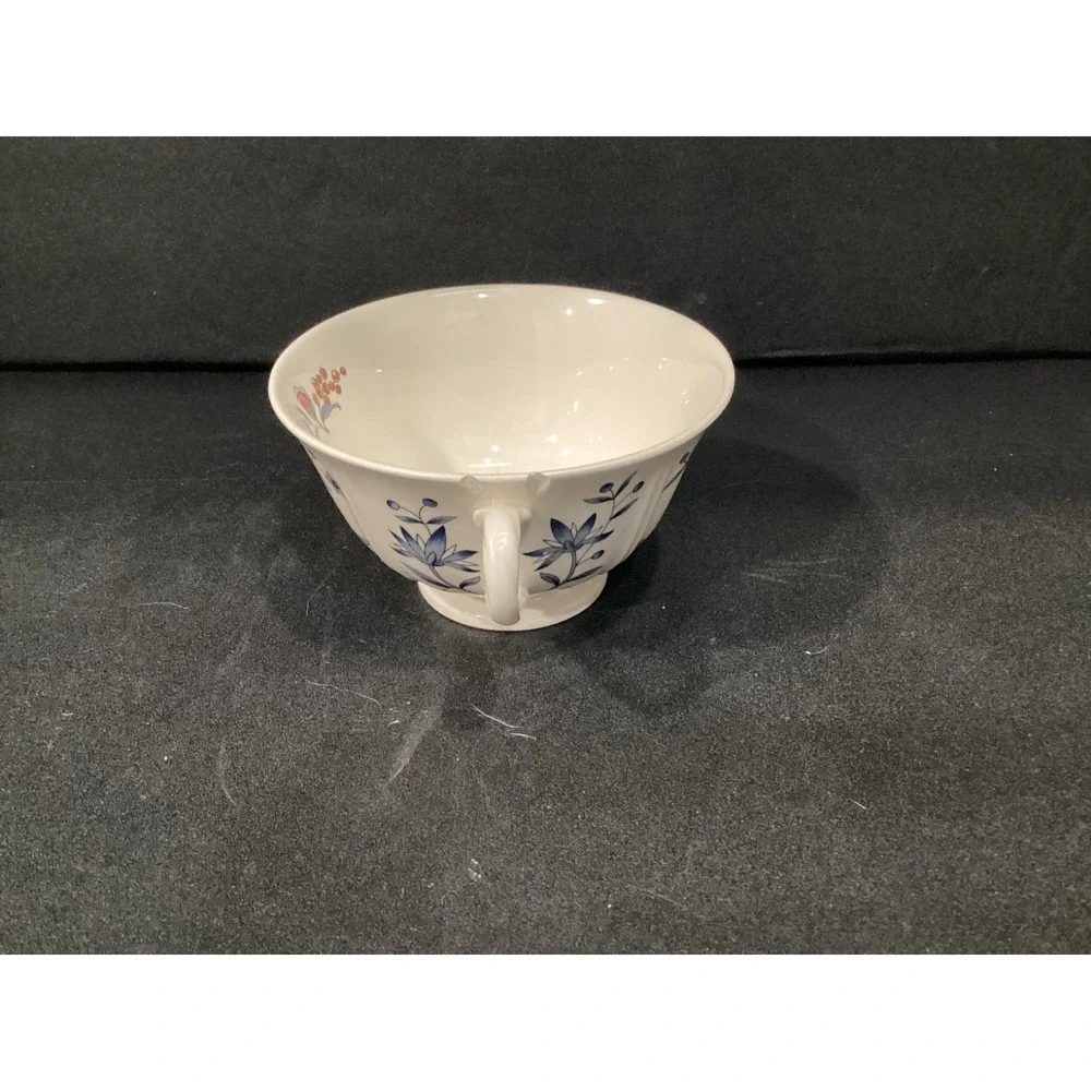 Wedgwood Williamsburg Potpourri NK510 Double-Handle Footed‎ Cream Soup Bowl *